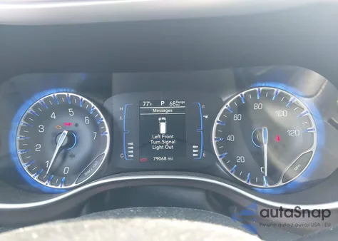 2020 Chrysler Voyager Lxi z USA, uszkodzony, nr VIN 2C4RC1DG5LR157156